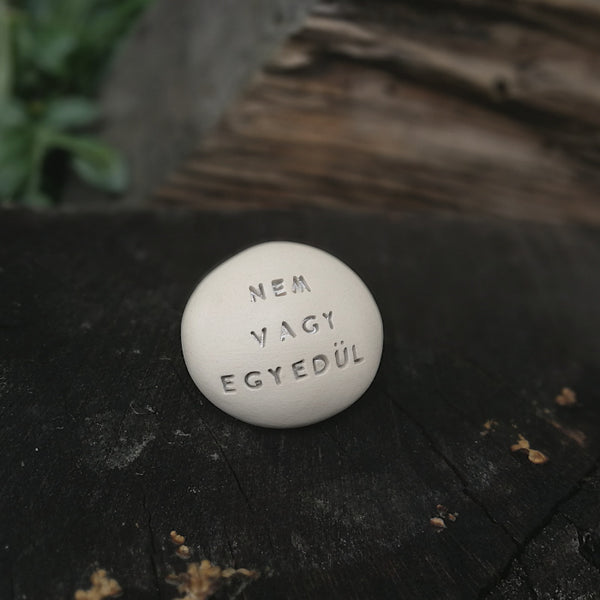 NEM VAGY EGYEDÜL - Affirmative words, sentences, pocket pebbles
