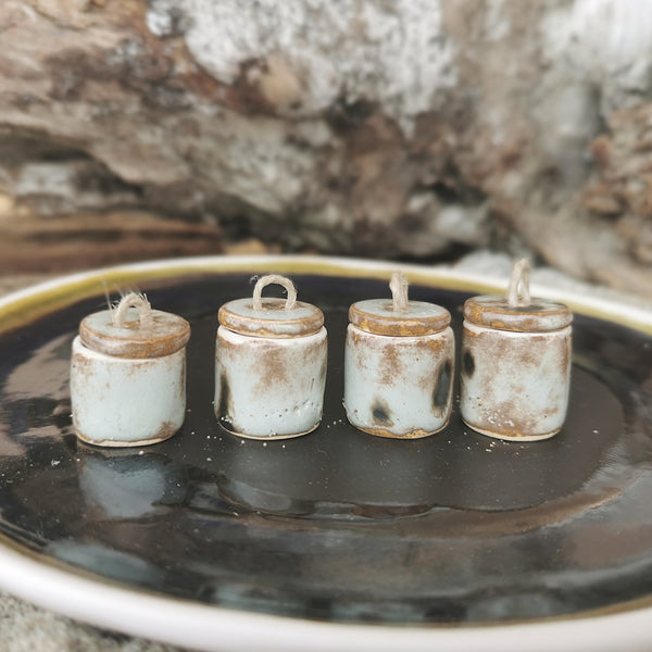 Stone-effect lidded container for dollhouse