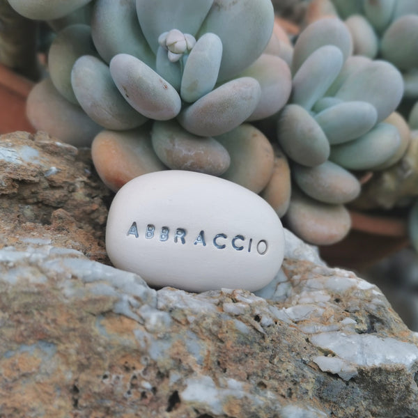 ABBRACCIO - Love message on ceramic magic pebble