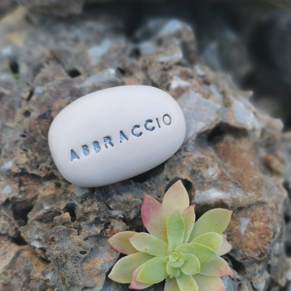 ABBRACCIO - Love message on ceramic magic pebble