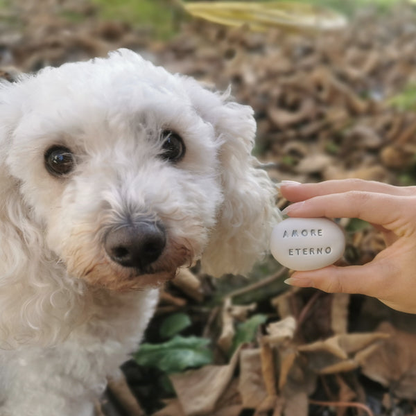 AMORE - Messaggio d'amore sul sassolino in ceramica, regalo fatto a mano ideale per gli innamorati