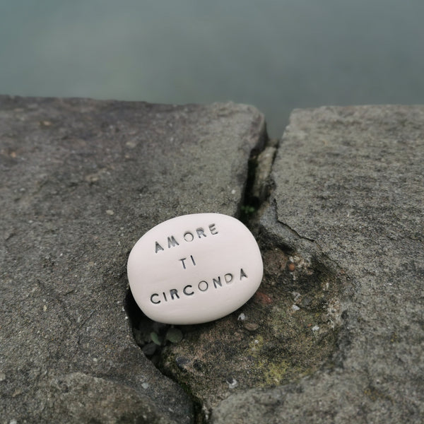 AMORE TI CIRCONDA - Regalo speciale in ceramica