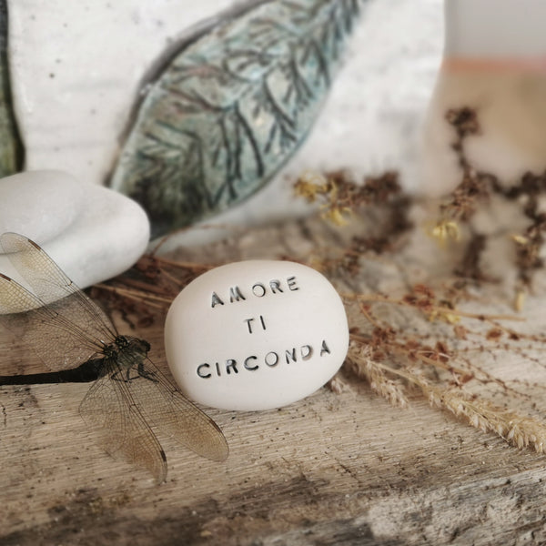 AMORE TI CIRCONDA - Regalo speciale in ceramica