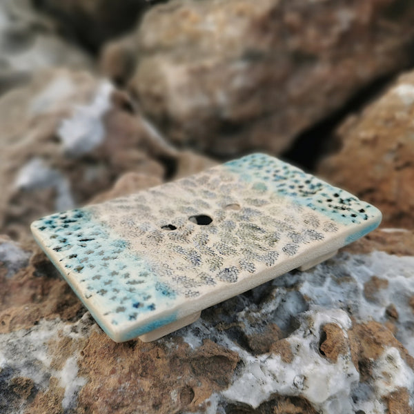 Portasapone in ceramica unico con sapone fatto a mano