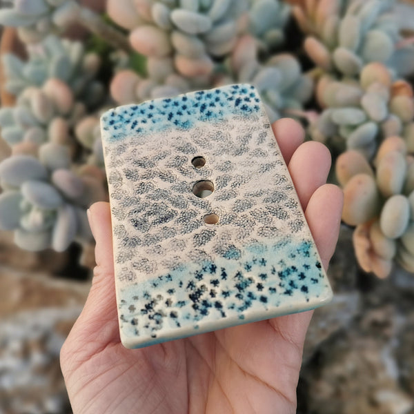 Portasapone in ceramica unico con sapone fatto a mano