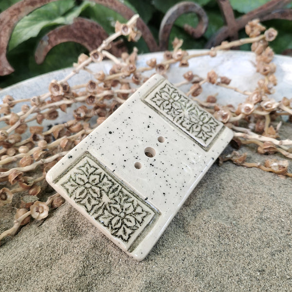 Portasapone in ceramica color crema fatto a mano, accessori rustici per il bagno