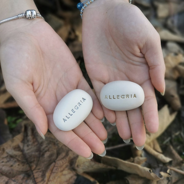 AMORE - Messaggio d'amore sul sassolino in ceramica, regalo fatto a mano ideale per gli innamorati