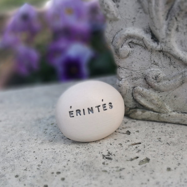 ÉRINTÉS - Parole magiche su ciottoli di ceramica
