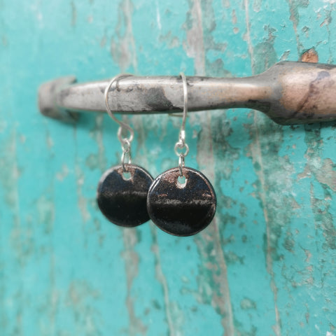 Orecchini fatti a mano in bronzo e nero