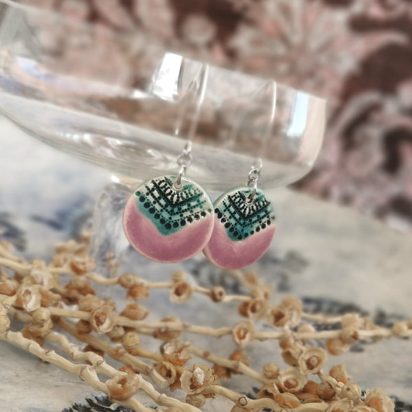 Orecchini in ceramica, gioielli boho: colori audaci, un tocco distintivo da indossare