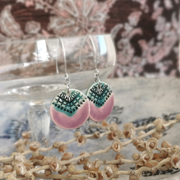 Orecchini in ceramica, gioielli boho: colori audaci, un tocco distintivo da indossare