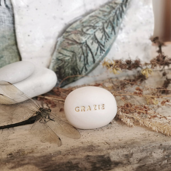 GRAZIE - Regalo di ringraziamento, parole magiche, sassolino in ceramica