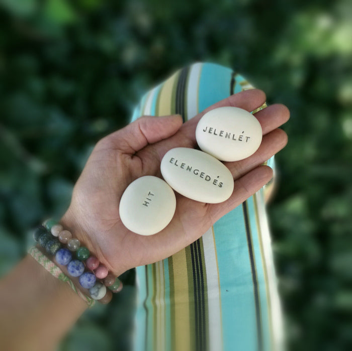 ELENGEDÉS - Spiritual messages and motivational captions