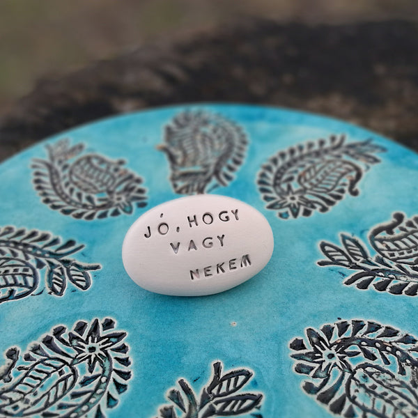 JÓ, HOGY VAGY NEKEM - Dillo con Magic Pebble 