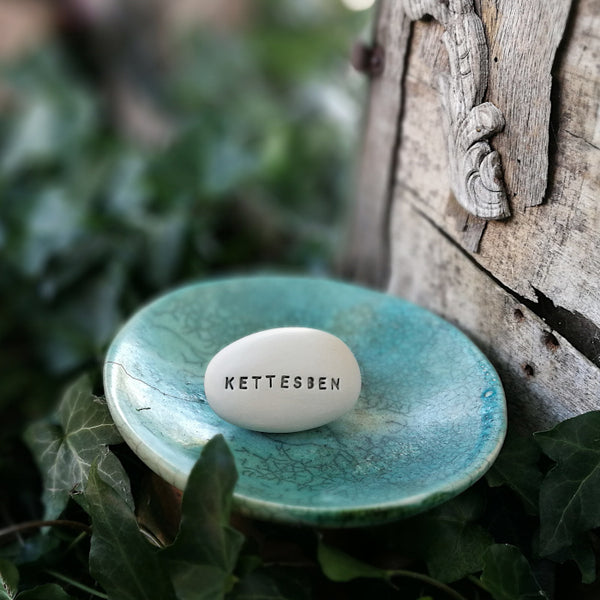 KETTESBEN - Send a message on ceramic pebbles