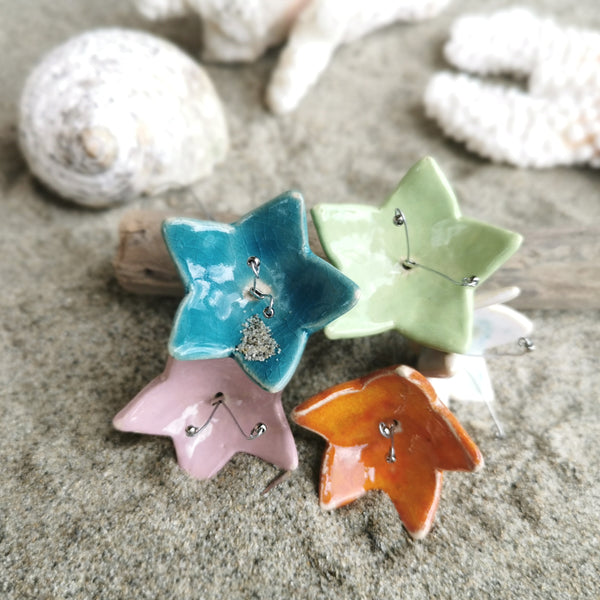 Mini fiori in ceramica, accessori decorativi in ​​confezioni, 5 pezzi di decorazione 