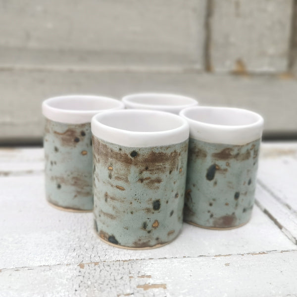 Set da bagno in ceramica effetto pietra.