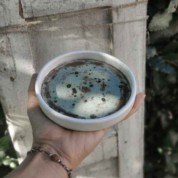 Set da bagno in ceramica effetto pietra.