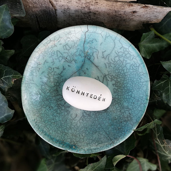KÖNNYEDÉN - Take it easy and keep a magical message with you