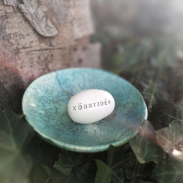 KÖNNYEDÉN - Take it easy and keep a magical message with you
