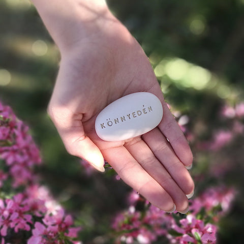 KÖNNYEDÉN - Take it easy and keep a magical message with you