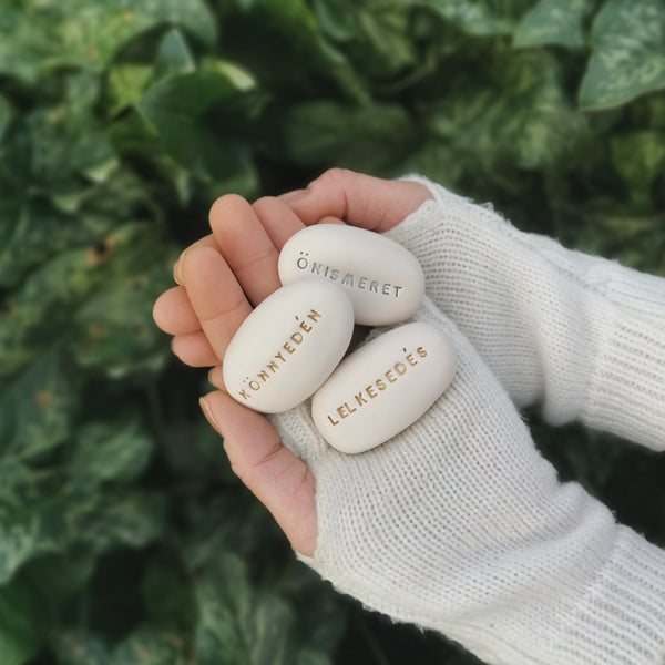 KÖNNYEDÉN - Take it easy and keep a magical message with you