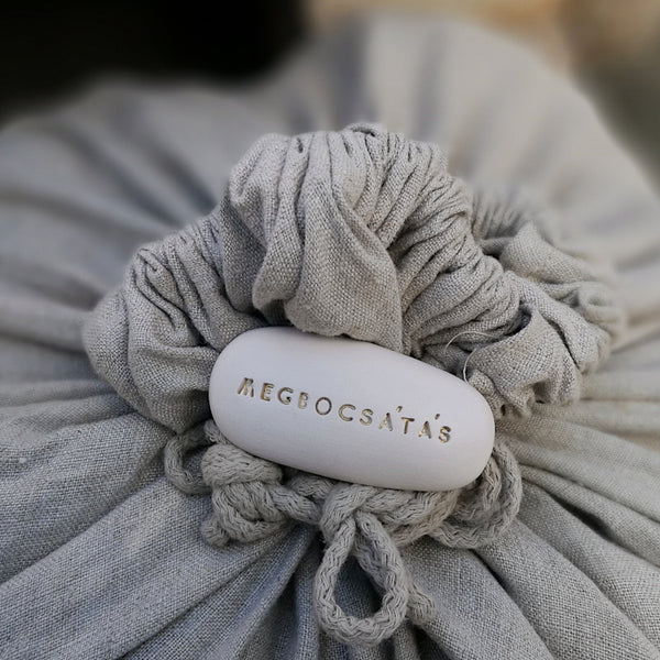MEGBOCSÁTÁS - Say it with a magic pebble