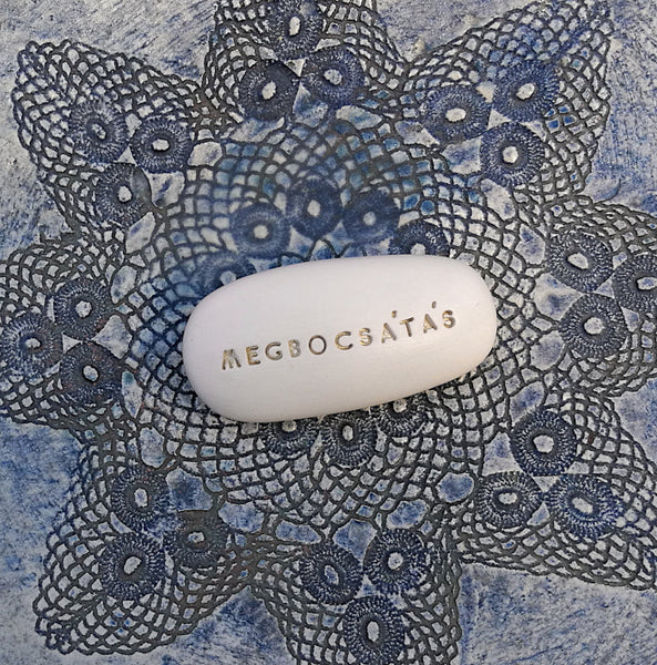MEGBOCSÁTÁS - Say it with a magic pebble