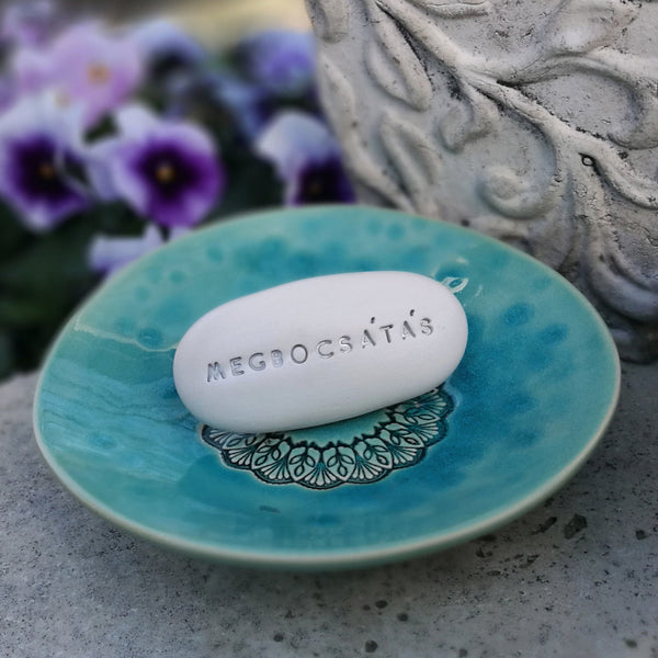 MEGBOCSÁTÁS - Say it with a magic pebble