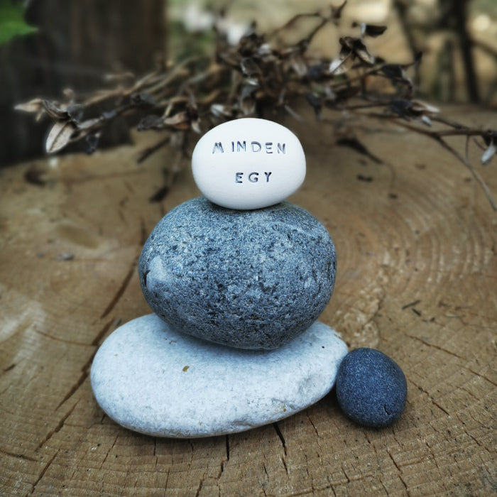MINDEN EGY - Spiritual Ceramic Magic Pebble