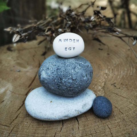 MINDEN EGY - Spiritual Ceramic Magic Pebble