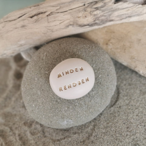 MINDEN RENDBEN - Motivations on ceramic Magic pebbles