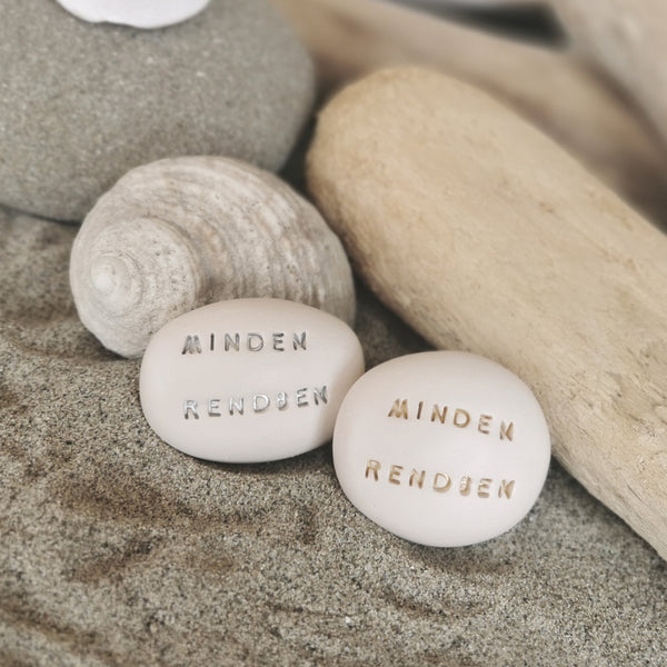 MINDEN RENDBEN - Motivations on ceramic Magic pebbles
