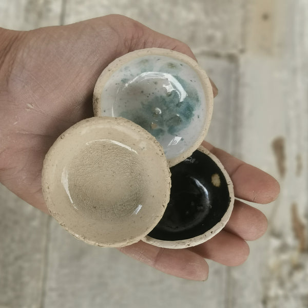 Set di ciotole rustiche in ceramica mini, colori diversi