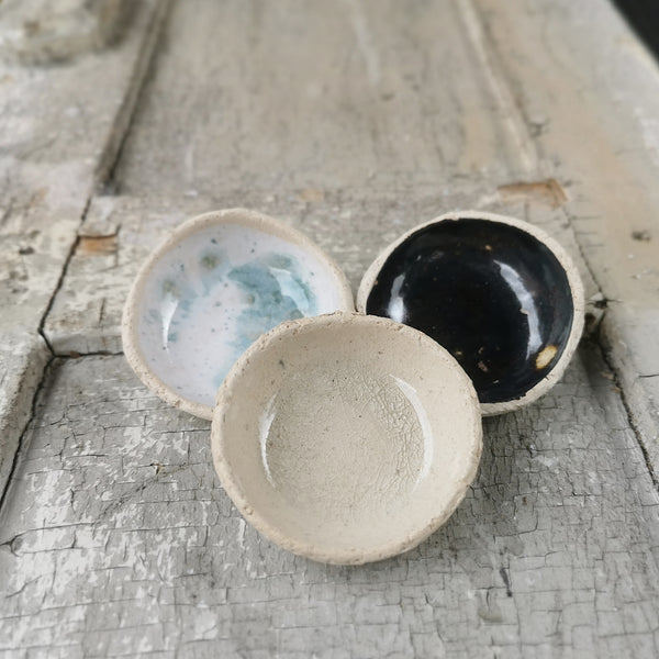 Set di ciotole rustiche in ceramica mini, colori diversi