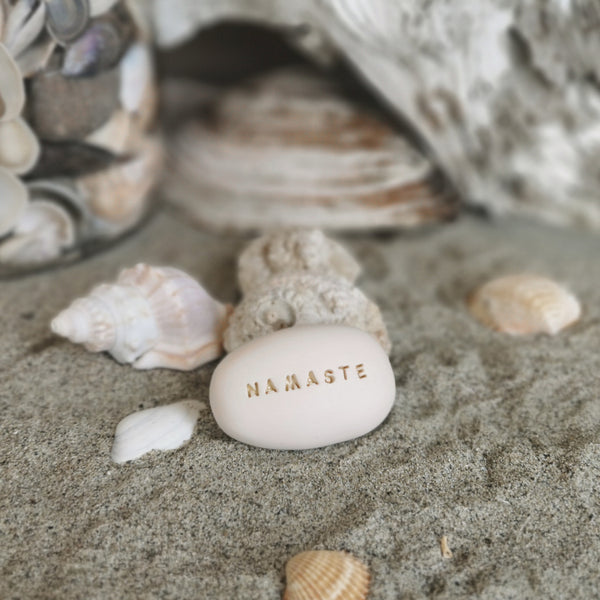 NAMASTE - Spirituális üzenetek kerámia Varázskavicson