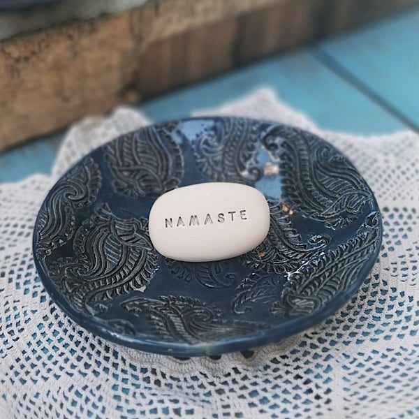 NAMASTE - Spirituális üzenetek kerámia Varázskavicson