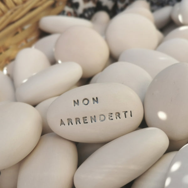 NON ARRENDERTI - Motivációs ajándék, kerámia kavics