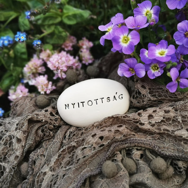NYITOTTSÁG - A zárkózottság mellé