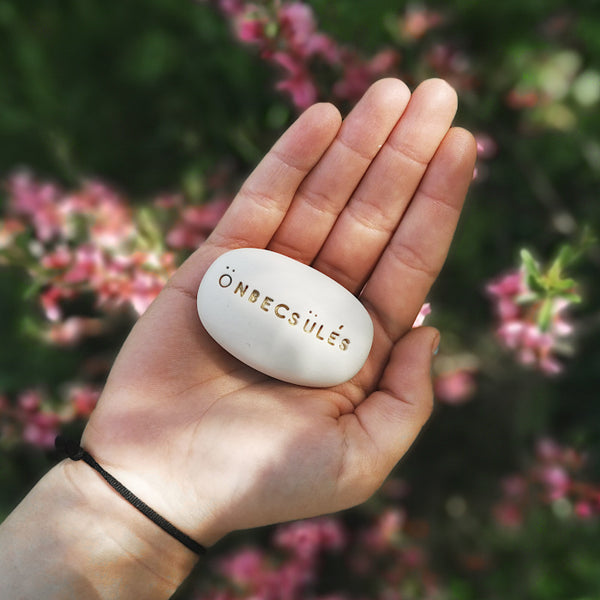 ÖNBECSÜLÉS - Magic Words on Magic Pebbles