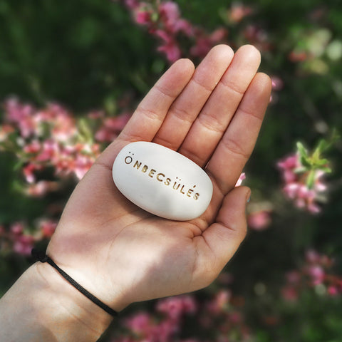 ÖNBECSÜLÉS - Magic Words on Magic Pebbles
