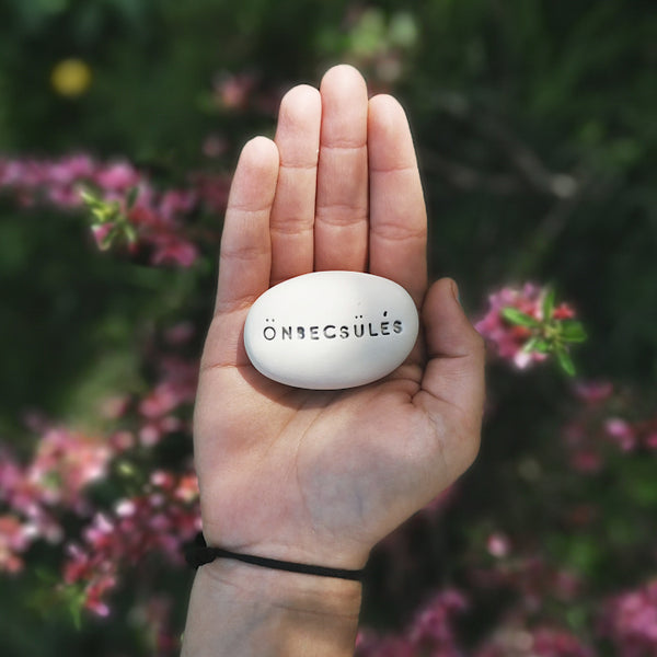 ÖNBECSÜLÉS - Magic Words on Magic Pebbles