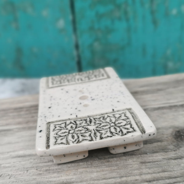 Portasapone in ceramica color crema fatto a mano, accessori rustici per il bagno