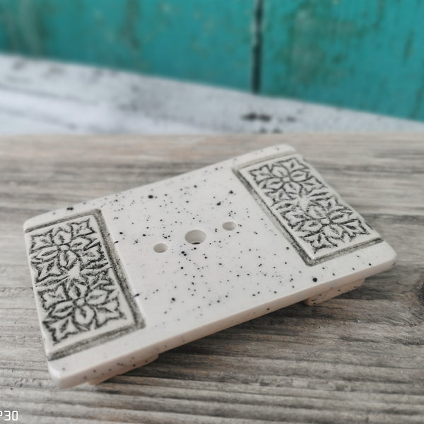 Portasapone in ceramica color crema fatto a mano, accessori rustici per il bagno