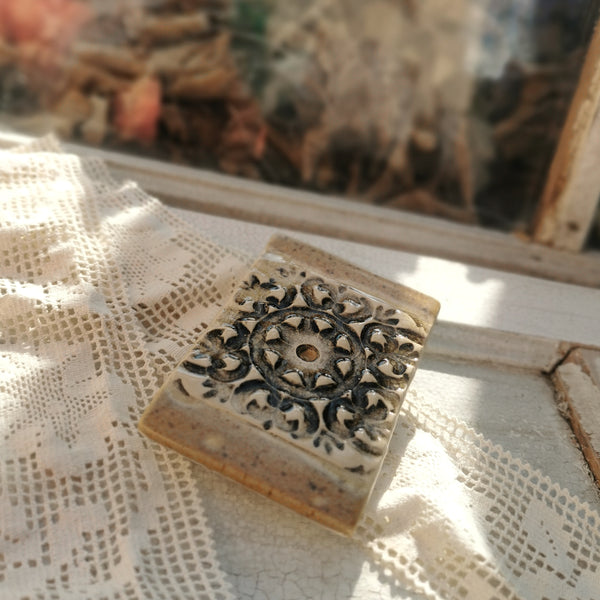 Ceramic soap dishin ligh colours with handmade soap