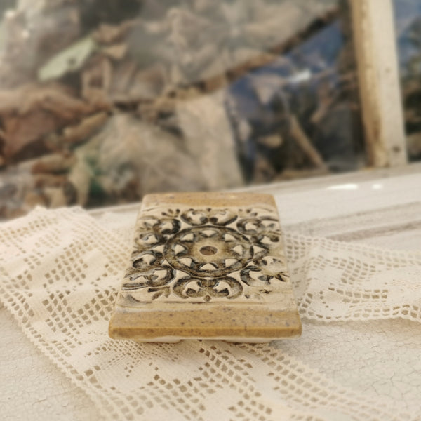 Ceramic soap dishin ligh colours with handmade soap