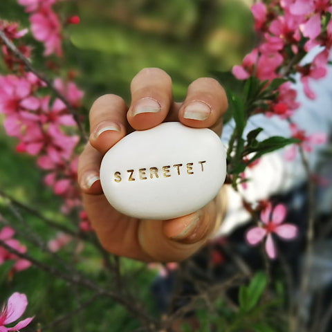 SZERETET - Un regalo duraturo sul tema dell'amore e del romanticismo
