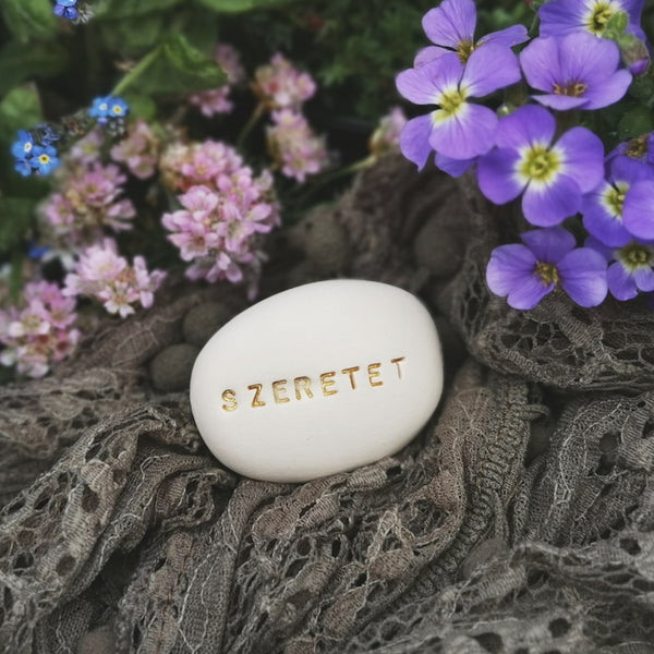 SZERETET - Un regalo duraturo sul tema dell'amore e del romanticismo