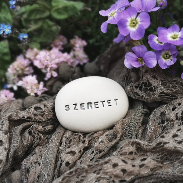 SZERETET - Un regalo duraturo sul tema dell'amore e del romanticismo