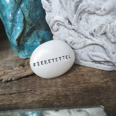 SZERETETTEL - Regalo, ricordo, ringraziamento, amore su sassolini di ceramica
